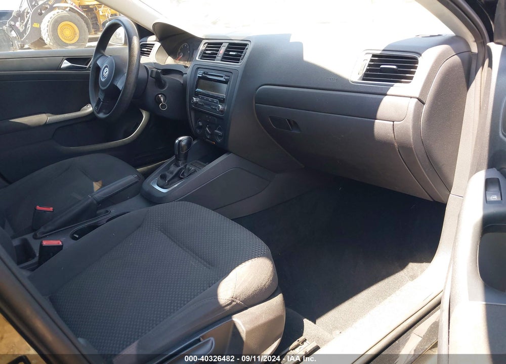 2011 VOLKSWAGEN JETTA 2.0L S VIN: 3VW2K7AJ8BM010596