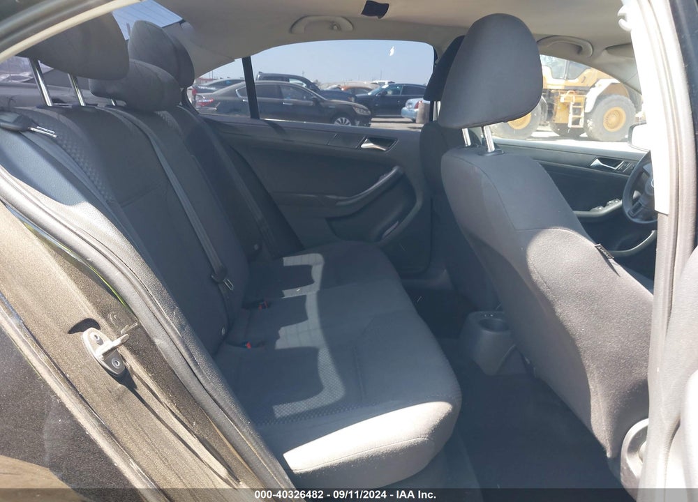 2011 VOLKSWAGEN JETTA 2.0L S VIN: 3VW2K7AJ8BM010596