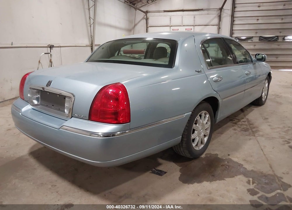 2009 LINCOLN TOWN CAR SIGNATURE LIMITED VIN: 2LNHM82V39X610564