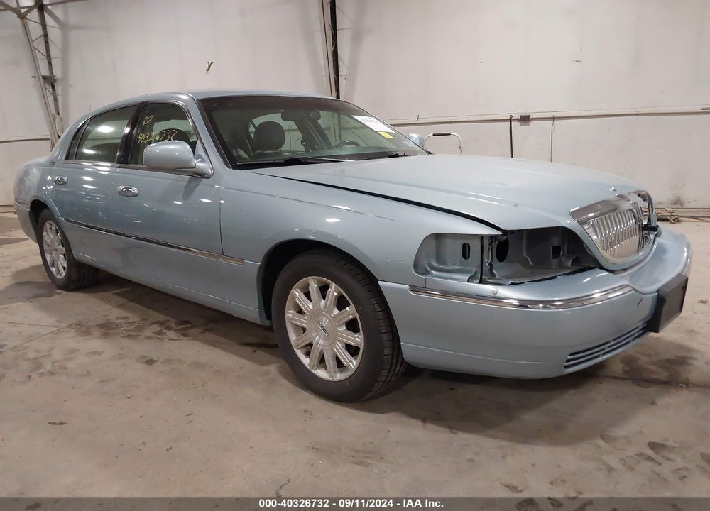 2009 LINCOLN TOWN CAR SIGNATURE LIMITED VIN: 2LNHM82V39X610564