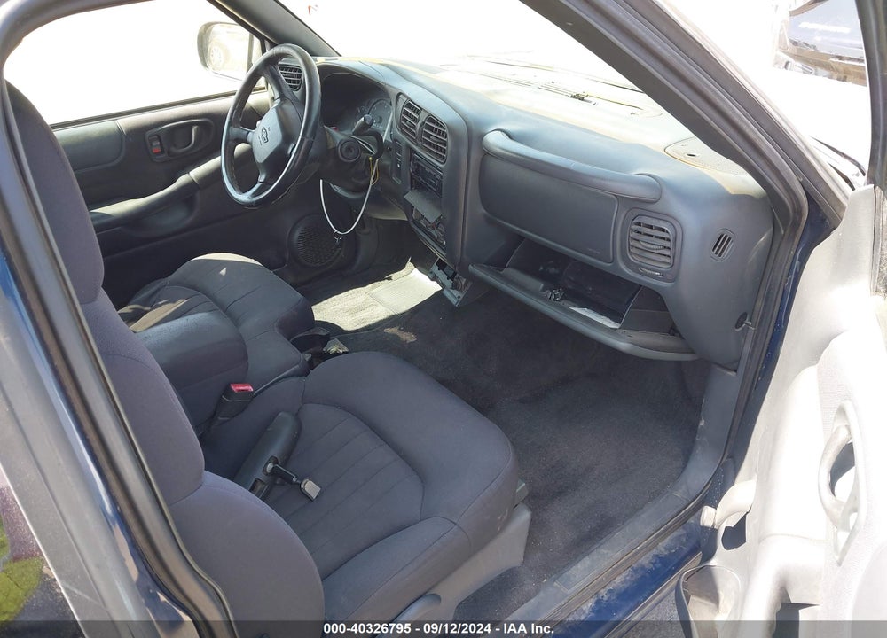 2003 CHEVROLET S-10 LS VIN: 1GCCS19H538189739