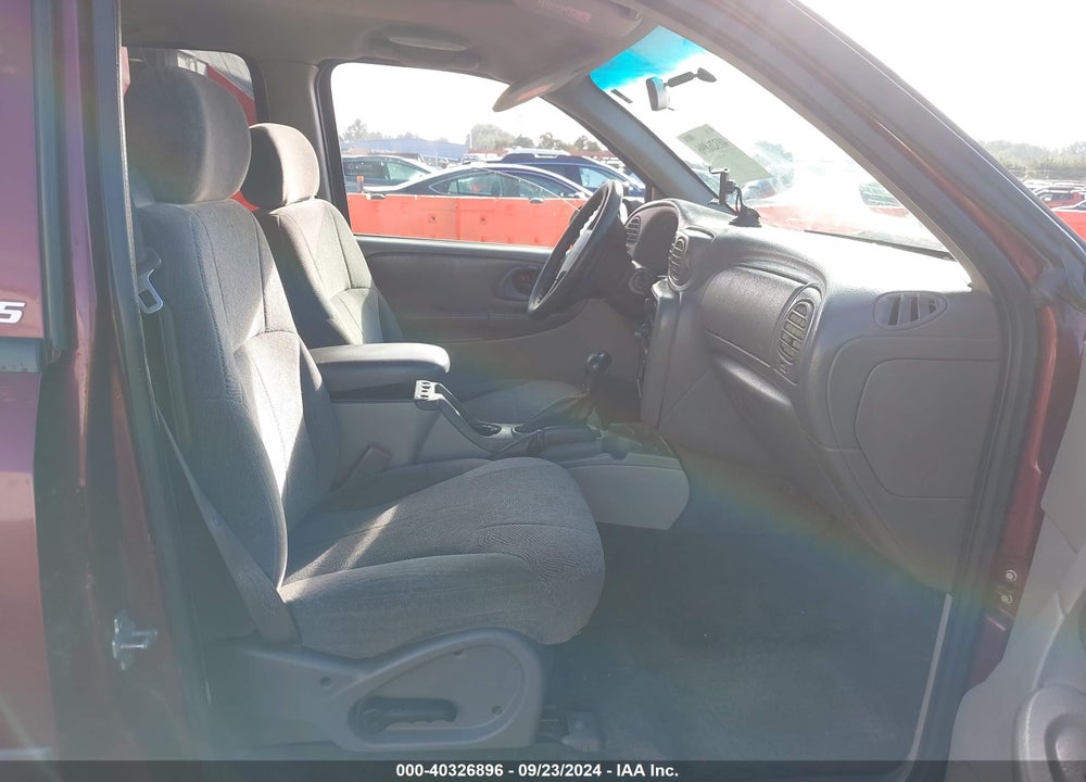 2004 CHEVROLET TRAILBLAZER LS VIN: 1GNDT13S642301675