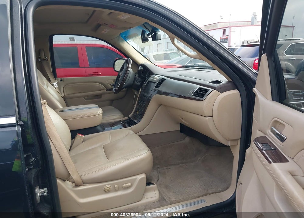 2010 CADILLAC ESCALADE LUXURY VIN: 1GYUKBEF5AR153596