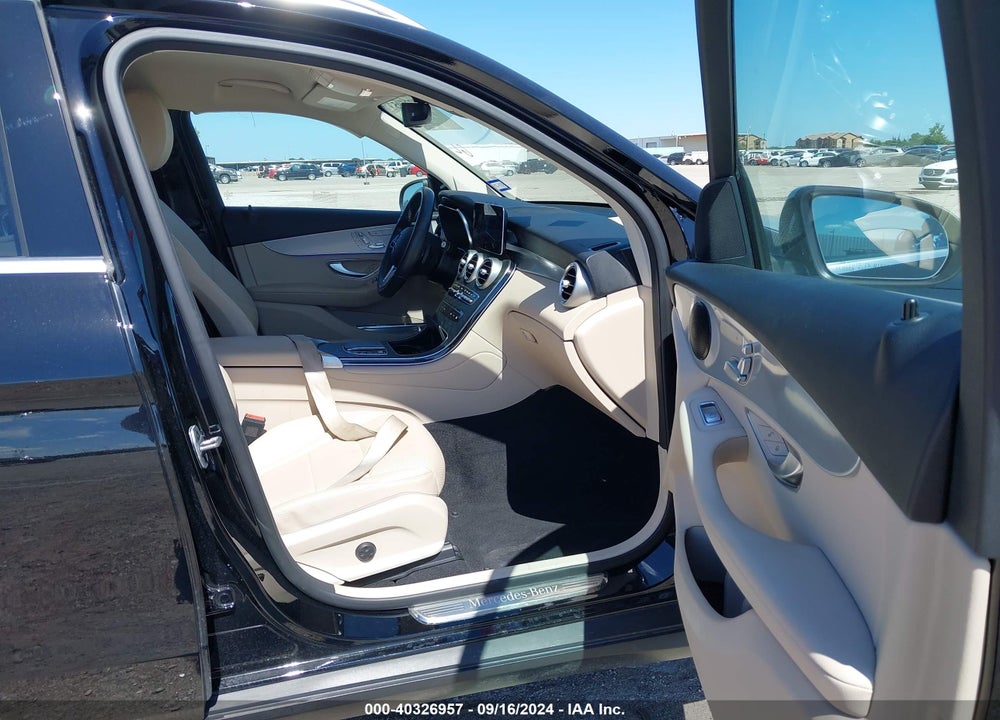 2022 MERCEDES-BENZ GLC 300 SUV VIN: W1N0G8DB2NG109640