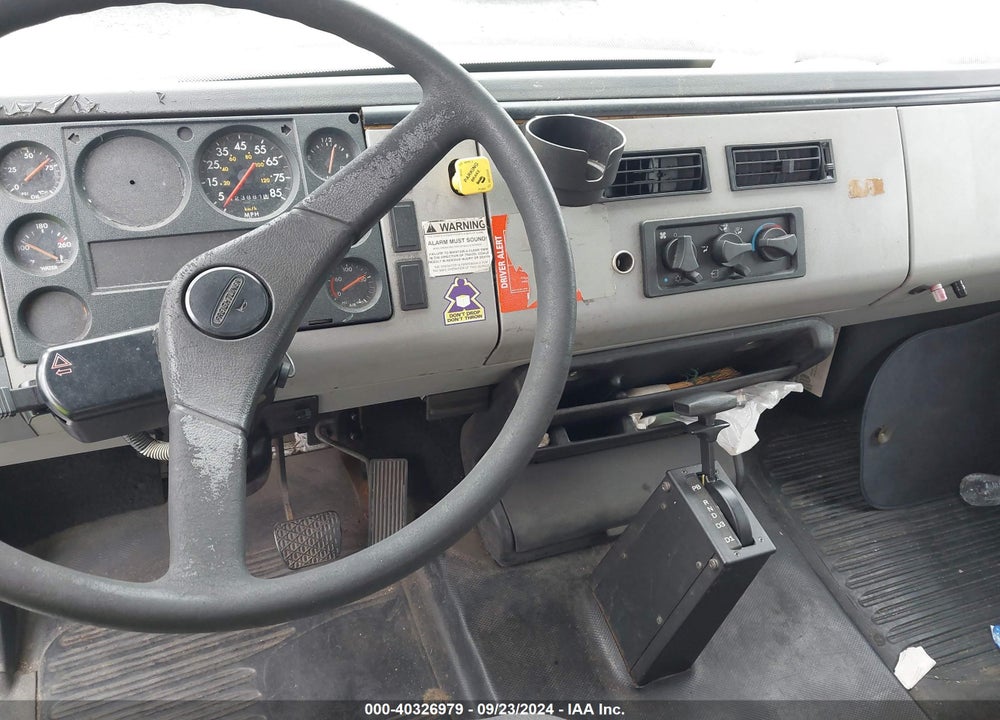 1998 FREIGHTLINER MEDIUM CONVENTIONAL FL70 VIN: 1FV6HFAA2WH903018