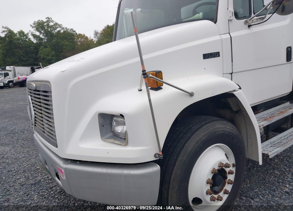 1998 FREIGHTLINER MEDIUM CONVENTIONAL FL70 VIN: 1FV6HFAA2WH903018