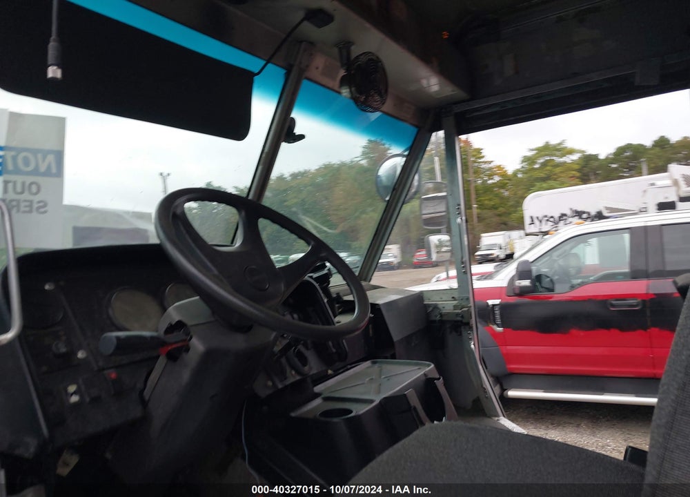 2006 FREIGHTLINER CHASSIS M LINE WALK-IN VAN VIN: 4UZAANBW26CW07083