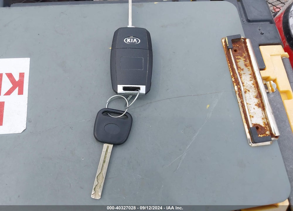2016 KIA SEDONA LX VIN: KNDMB5C11G6161185