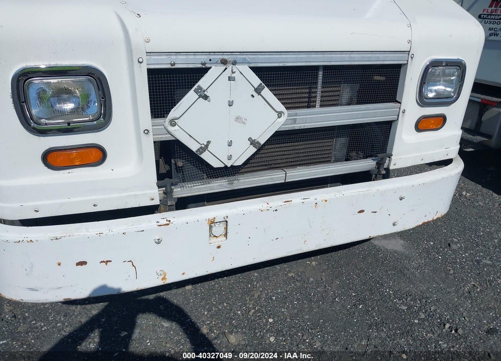 2000 FREIGHTLINER CHASSIS M LINE WALK-IN VAN VIN: 4UZA4FA40YCG64949