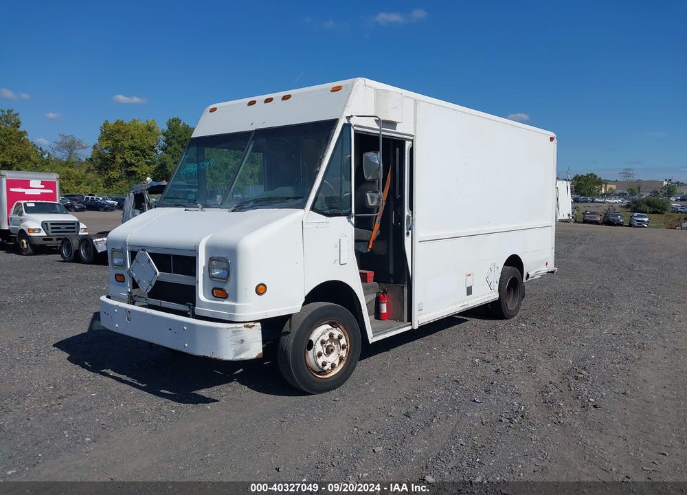 2000 FREIGHTLINER CHASSIS M LINE WALK-IN VAN VIN: 4UZA4FA40YCG64949