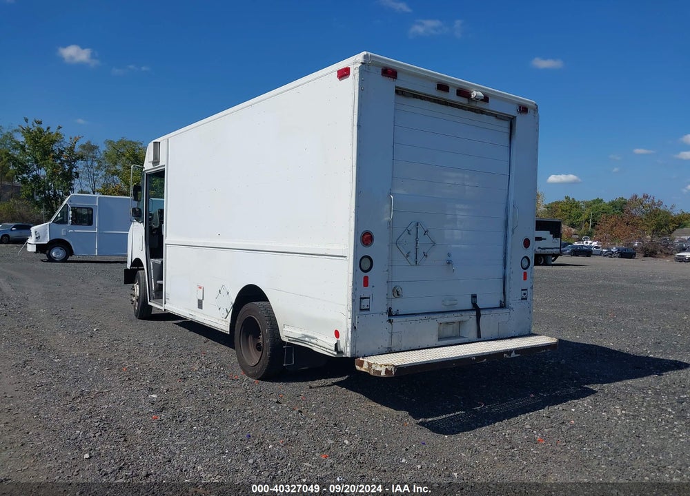 2000 FREIGHTLINER CHASSIS M LINE WALK-IN VAN VIN: 4UZA4FA40YCG64949