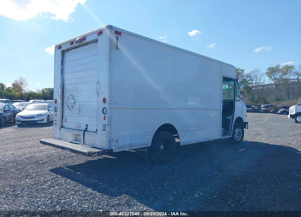 2000 FREIGHTLINER CHASSIS M LINE WALK-IN VAN VIN: 4UZA4FA40YCG64949