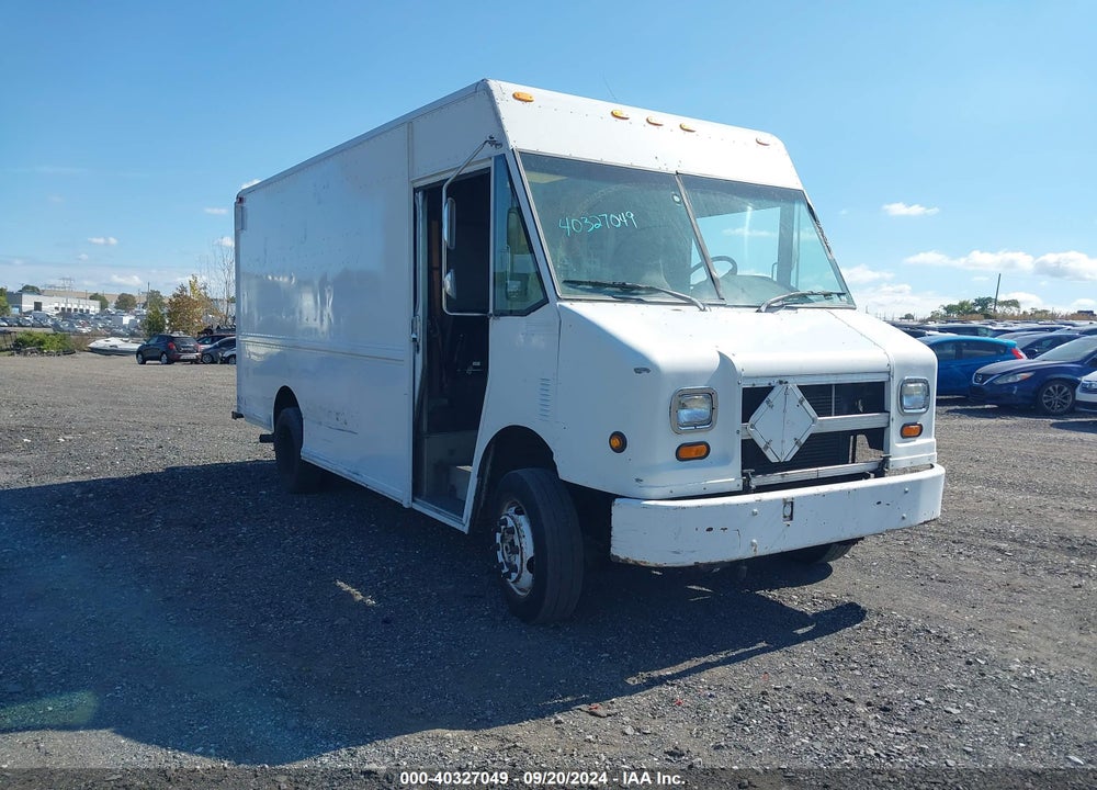 2000 FREIGHTLINER CHASSIS M LINE WALK-IN VAN VIN: 4UZA4FA40YCG64949