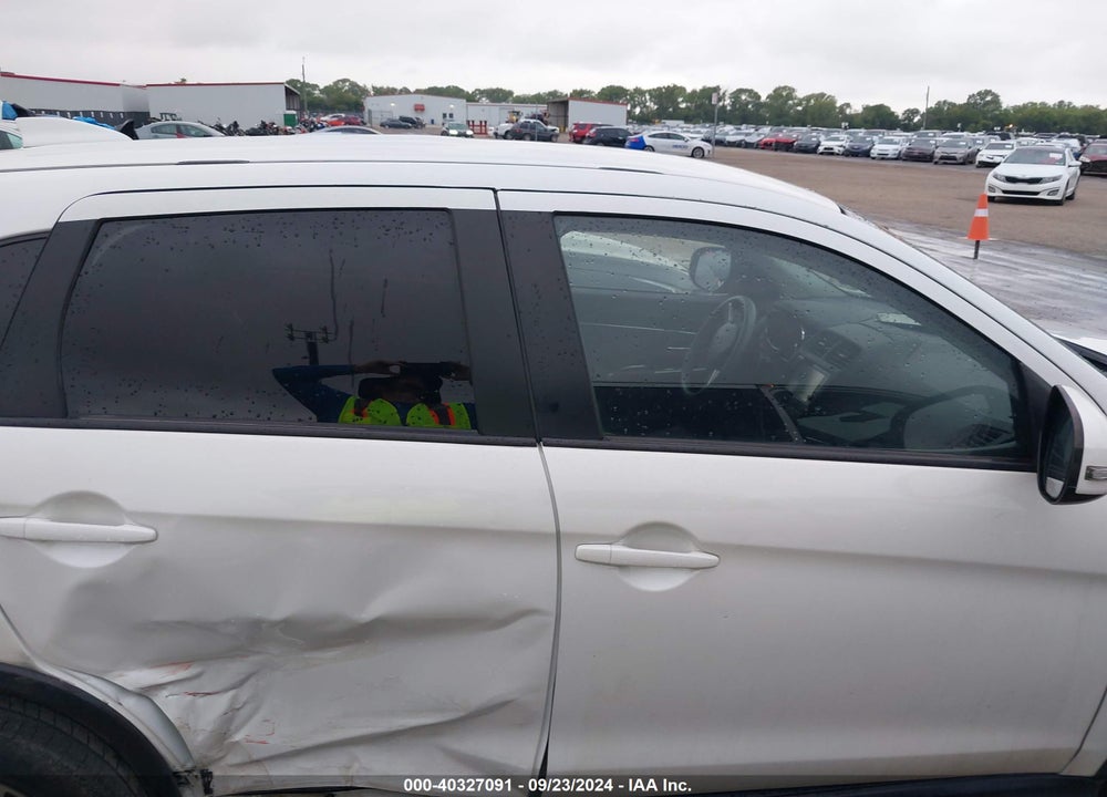2018 MITSUBISHI OUTLANDER SPORT 2.0 ES VIN: JA4AP3AU5JZ017905