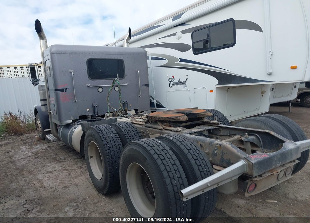 2011 PETERBILT 389 VIN: 1XPXD49X6BD131809