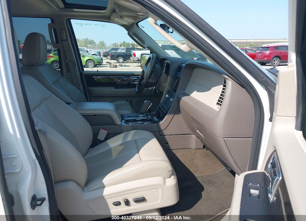 2017 LINCOLN NAVIGATOR L SELECT VIN: 5LMJJ3JT8HEL08570