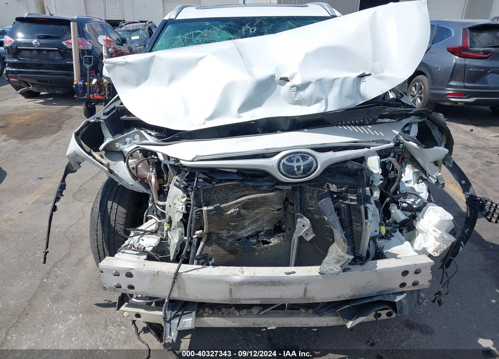 2022 TOYOTA HIGHLANDER XLE VIN: 5TDGZRBHXNS169216