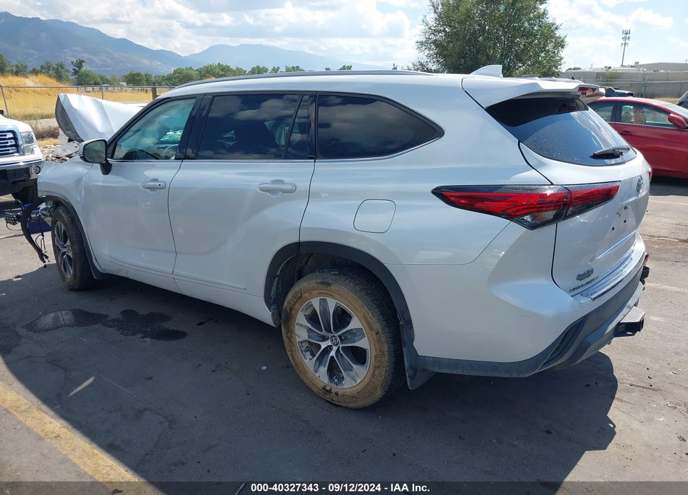 2022 TOYOTA HIGHLANDER XLE VIN: 5TDGZRBHXNS169216