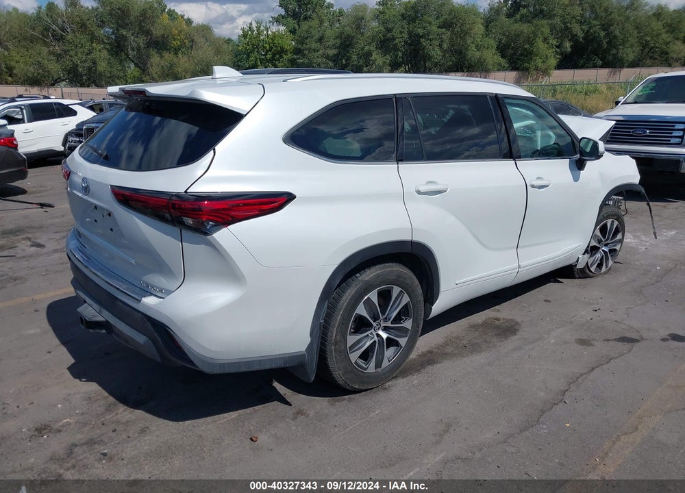 2022 TOYOTA HIGHLANDER XLE VIN: 5TDGZRBHXNS169216
