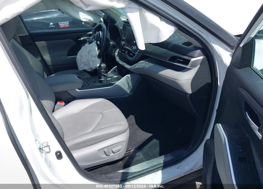 2022 TOYOTA HIGHLANDER XLE VIN: 5TDGZRBHXNS169216