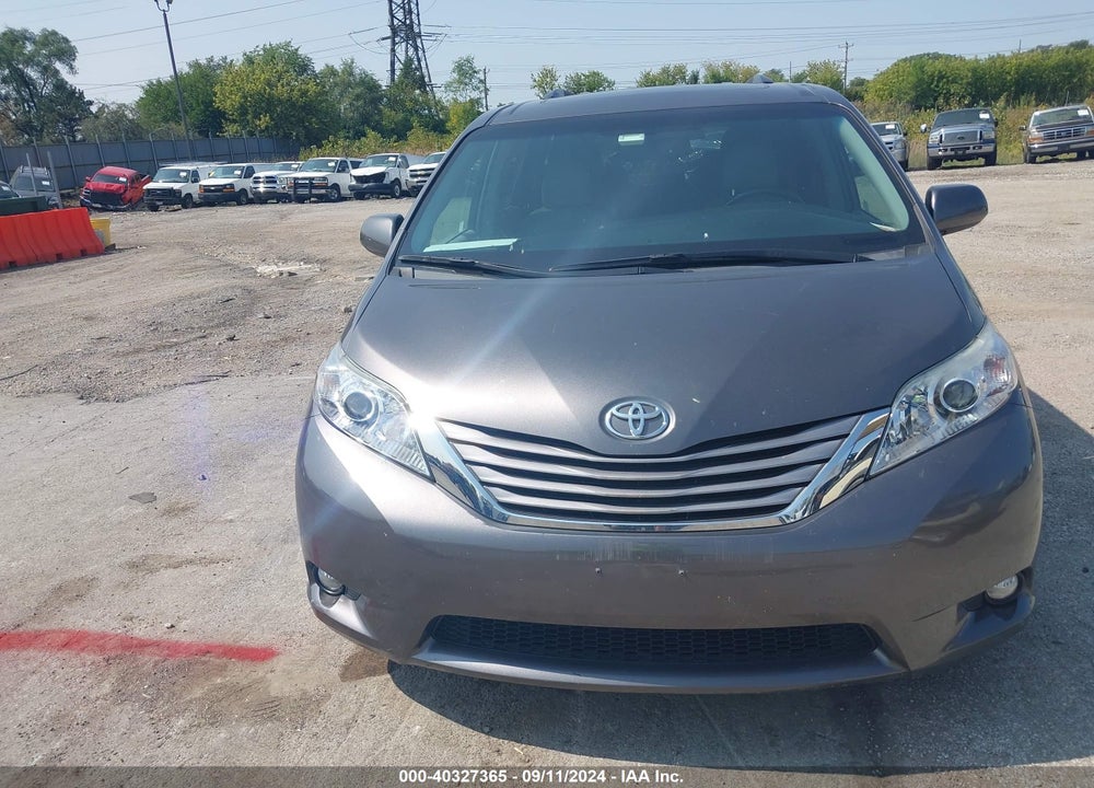 2017 TOYOTA SIENNA XLE PREMIUM 8 PASSENGER VIN: 5TDYZ3DC1HS794580