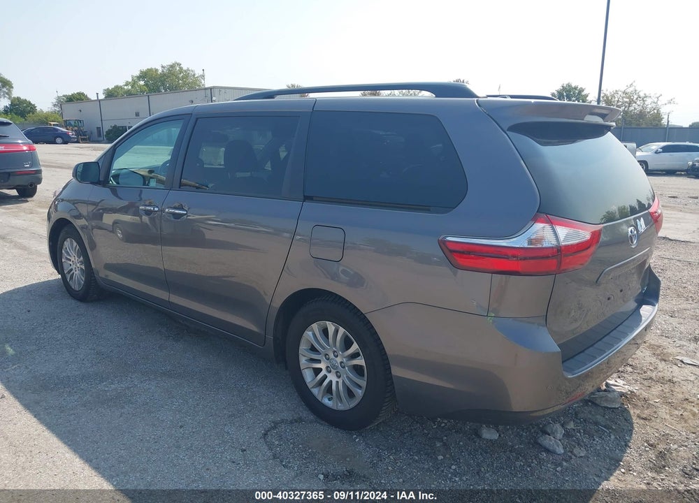 2017 TOYOTA SIENNA XLE PREMIUM 8 PASSENGER VIN: 5TDYZ3DC1HS794580