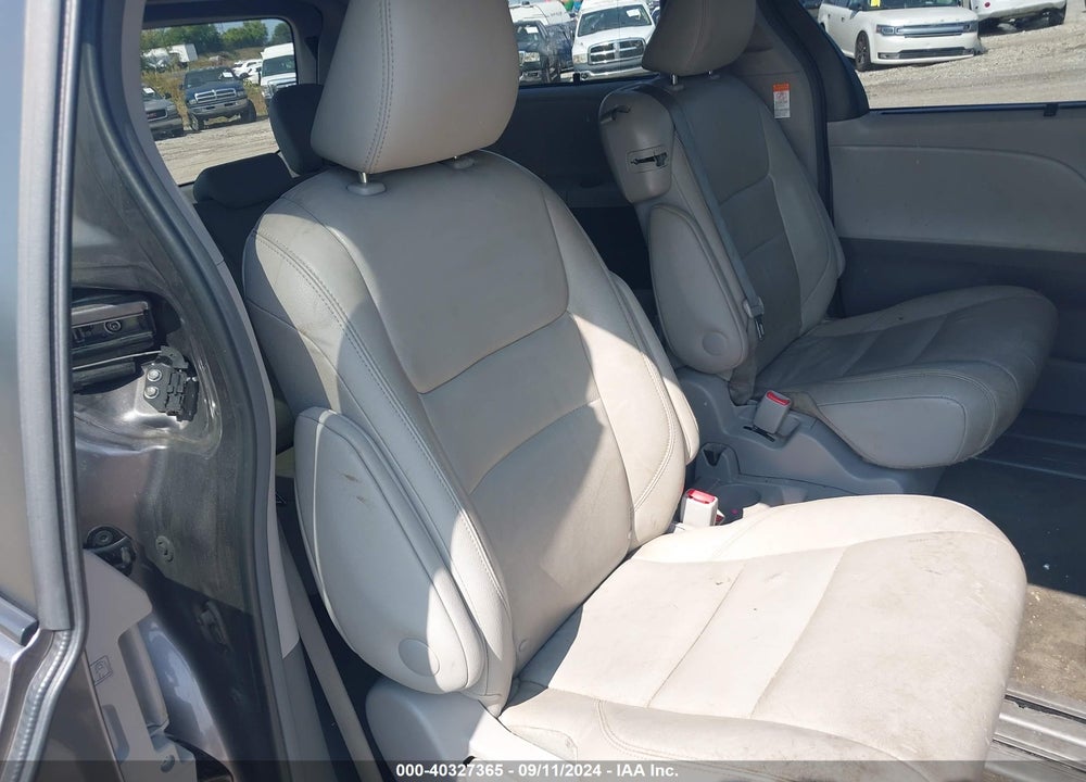 2017 TOYOTA SIENNA XLE PREMIUM 8 PASSENGER VIN: 5TDYZ3DC1HS794580