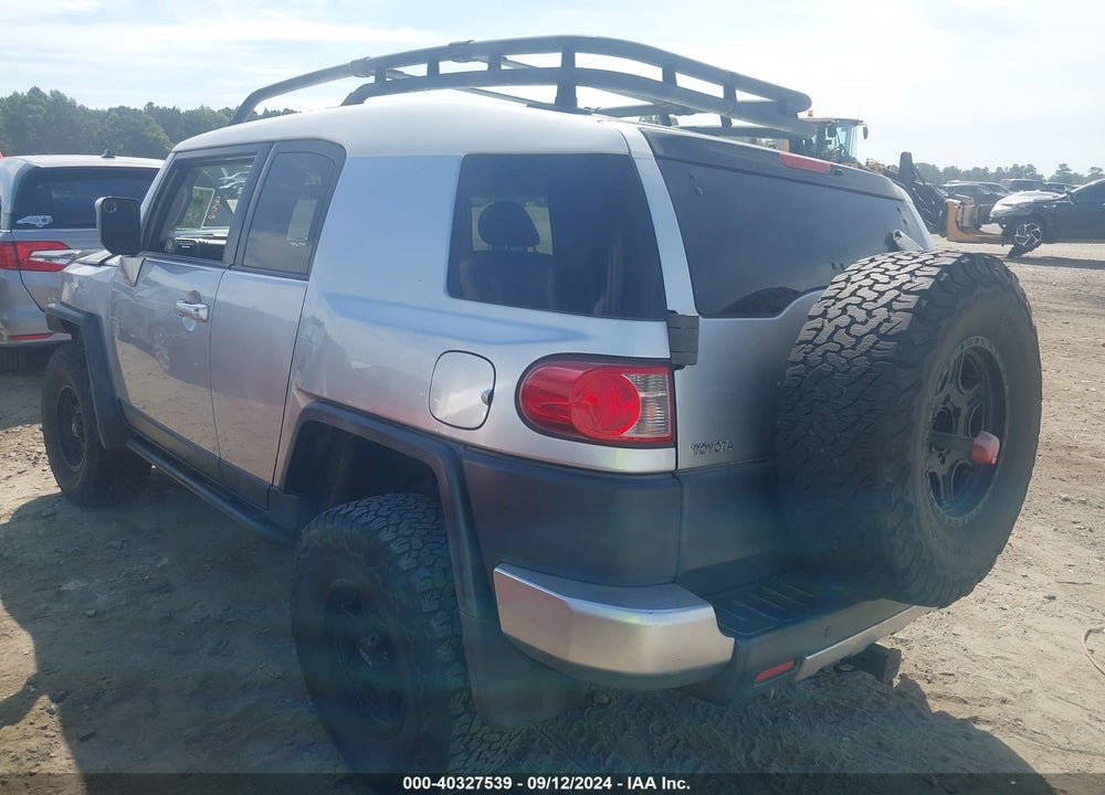 2007 TOYOTA FJ CRUISER VIN: JTEBU11F370067221
