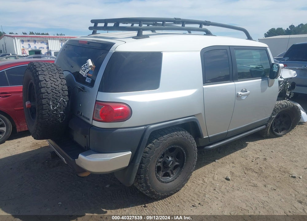 2007 TOYOTA FJ CRUISER VIN: JTEBU11F370067221