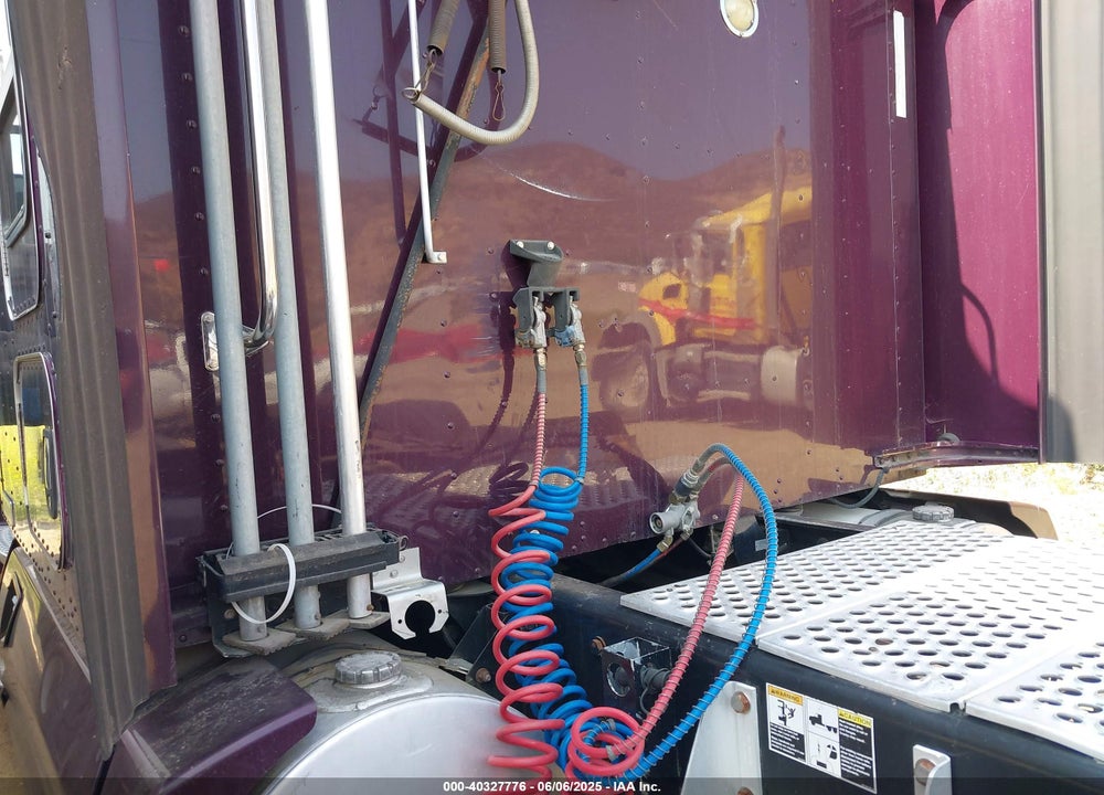 2011 KENWORTH T660 T660 VIN: 1XKADP9X9BJ295103