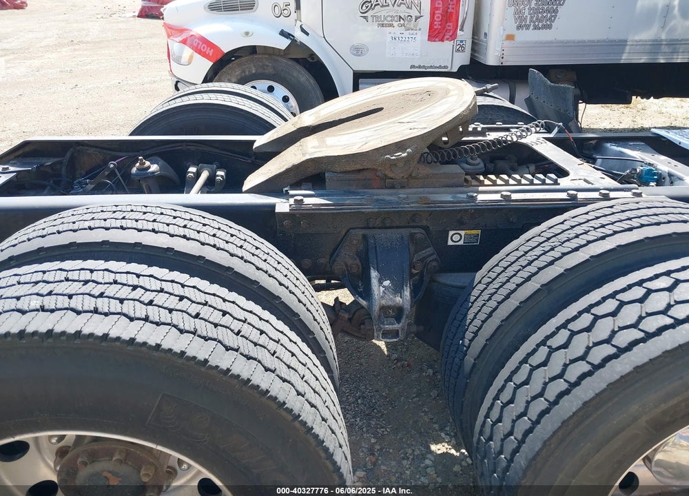 2011 KENWORTH T660 T660 VIN: 1XKADP9X9BJ295103