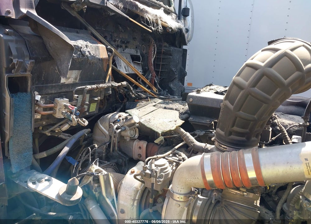 2011 KENWORTH T660 T660 VIN: 1XKADP9X9BJ295103