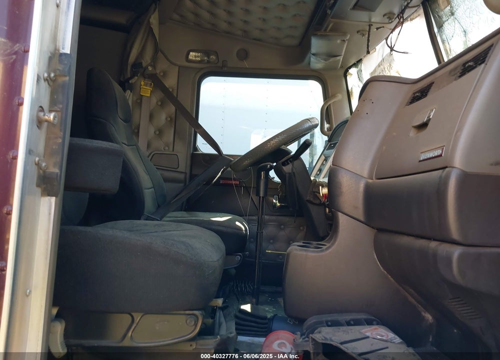2011 KENWORTH T660 T660 VIN: 1XKADP9X9BJ295103