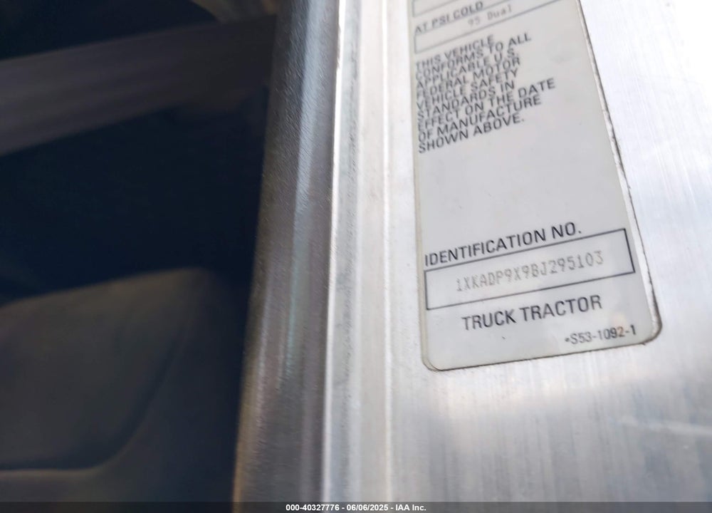 2011 KENWORTH T660 T660 VIN: 1XKADP9X9BJ295103