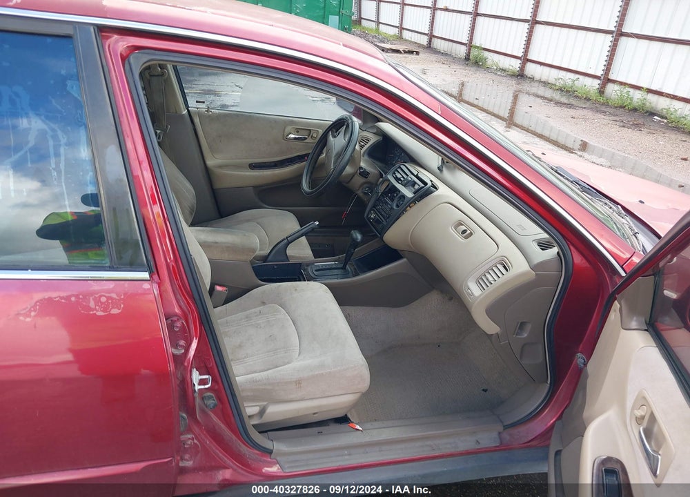 2000 HONDA ACCORD 2.3 SE VIN: JHMCG5673YC010153