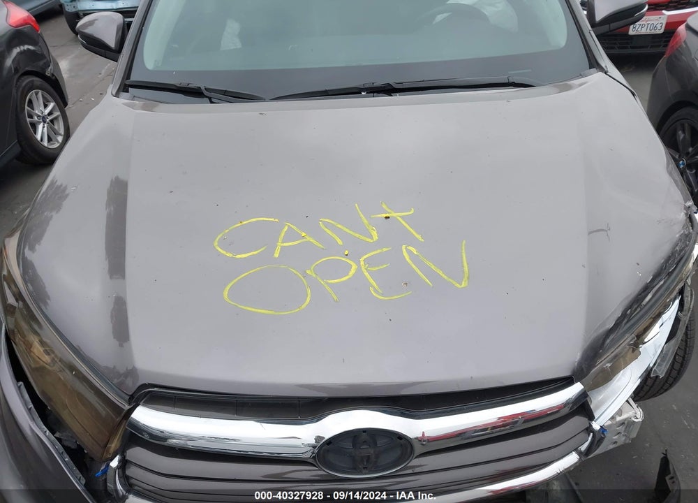2015 TOYOTA HIGHLANDER XLE V6 VIN: 5TDKKRFH4FS111029