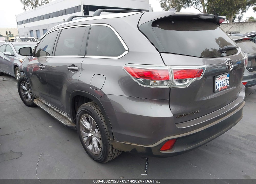 2015 TOYOTA HIGHLANDER XLE V6 VIN: 5TDKKRFH4FS111029
