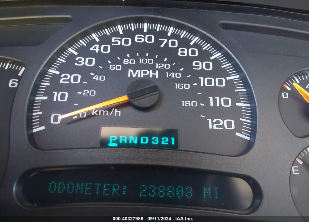 2004 CHEVROLET SUBURBAN 1500 LS VIN: 3GNEC16T44G325943