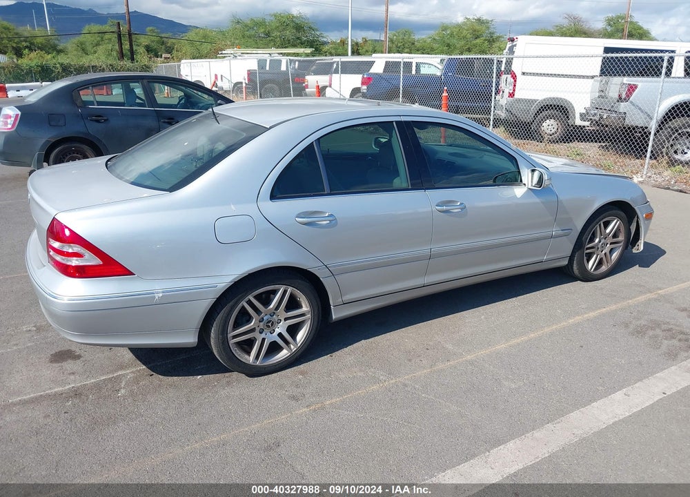2005 MERCEDES-BENZ C 240 LUXURY VIN: WDBRF61J45A688326