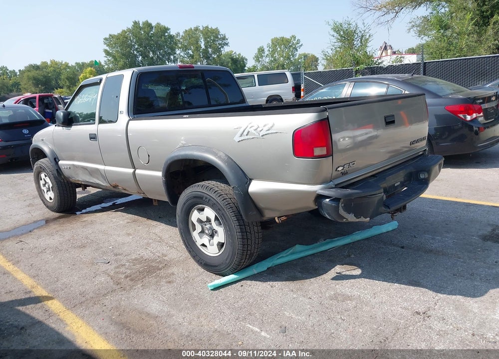 2002 CHEVROLET S-10 LS VIN: 1GCCT19W428155138
