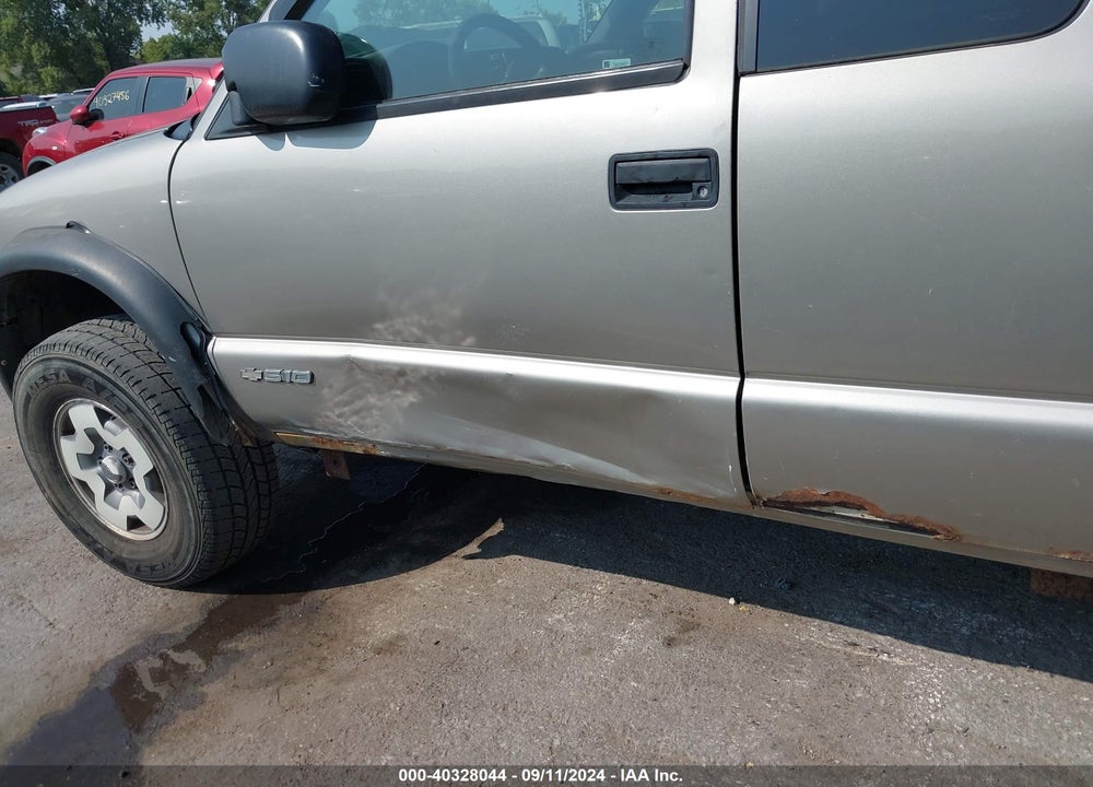 2002 CHEVROLET S-10 LS VIN: 1GCCT19W428155138