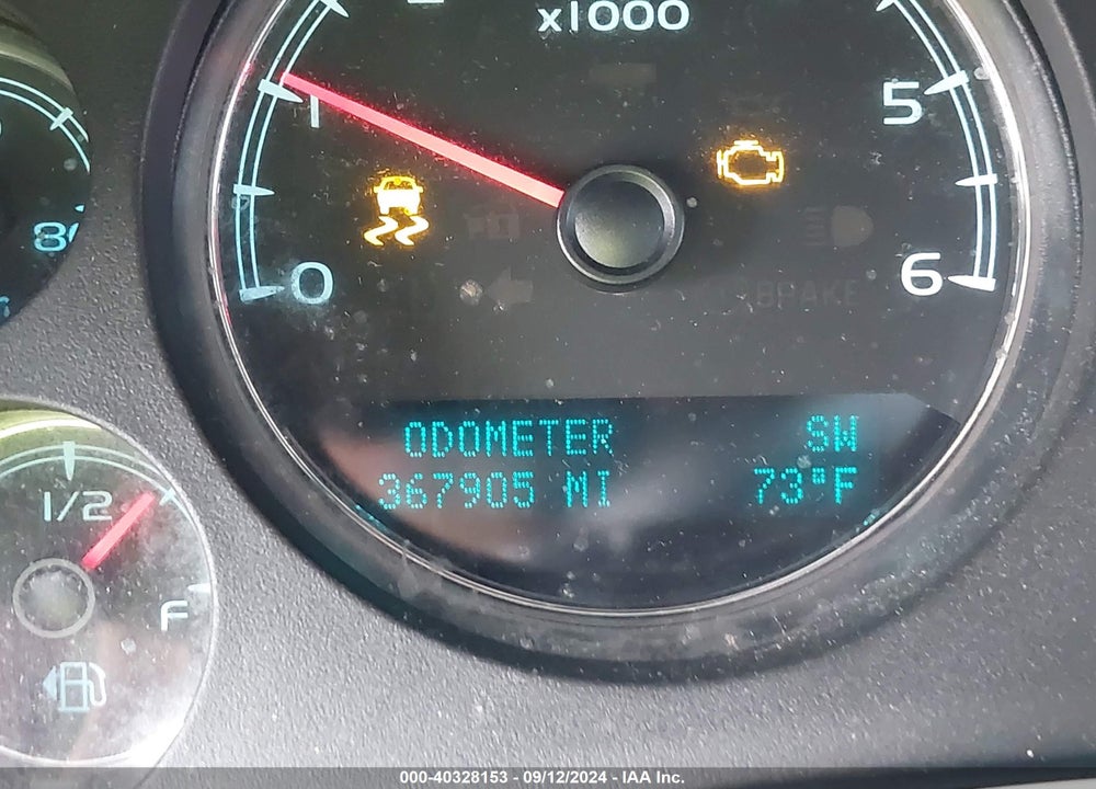 2013 CHEVROLET SUBURBAN 1500 LT VIN: 1GNSCJE04DR136767