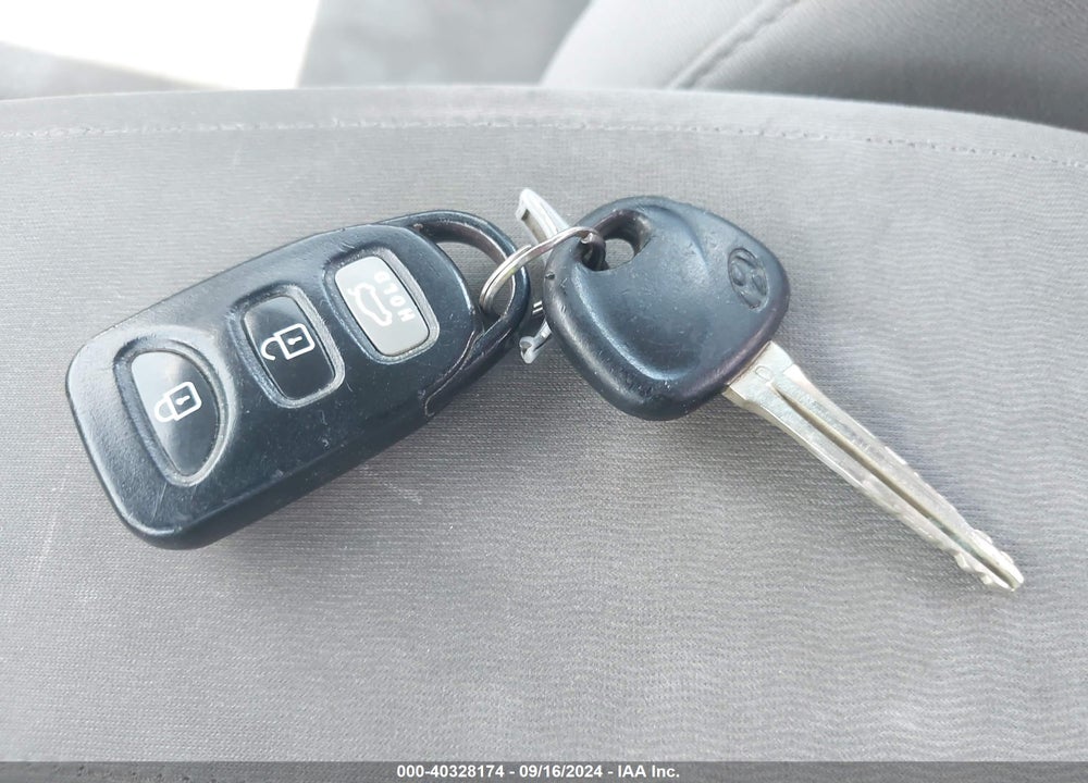 2010 HYUNDAI ELANTRA GLS VIN: KMHDU4AD0AU112026