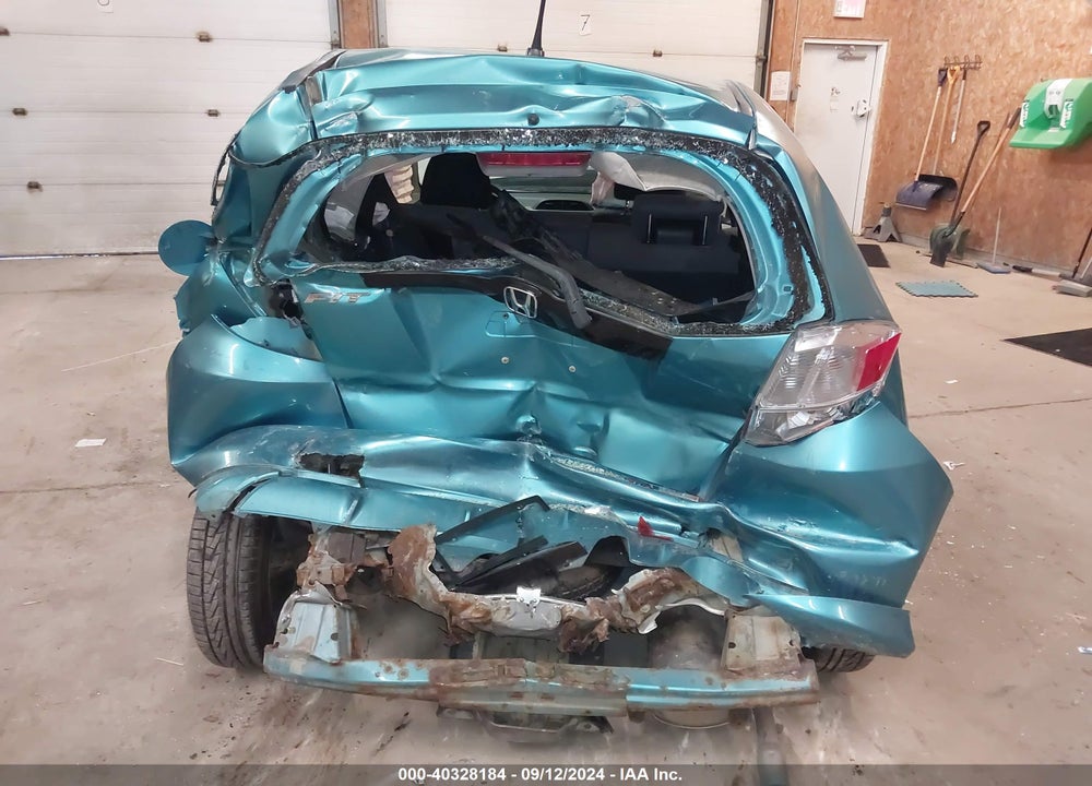 2012 HONDA FIT VIN: JHMGE8G33CC005399