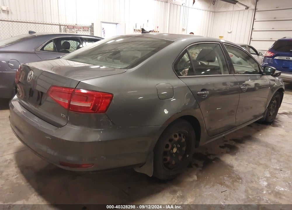 2015 VOLKSWAGEN JETTA 2.0L TDI S VIN: 3VWLA7AJ4FM261936