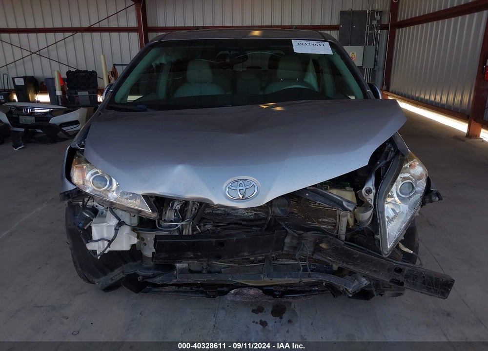 2014 TOYOTA SIENNA XLE V6 8 PASSENGER VIN: 5TDYK3DC3ES431858