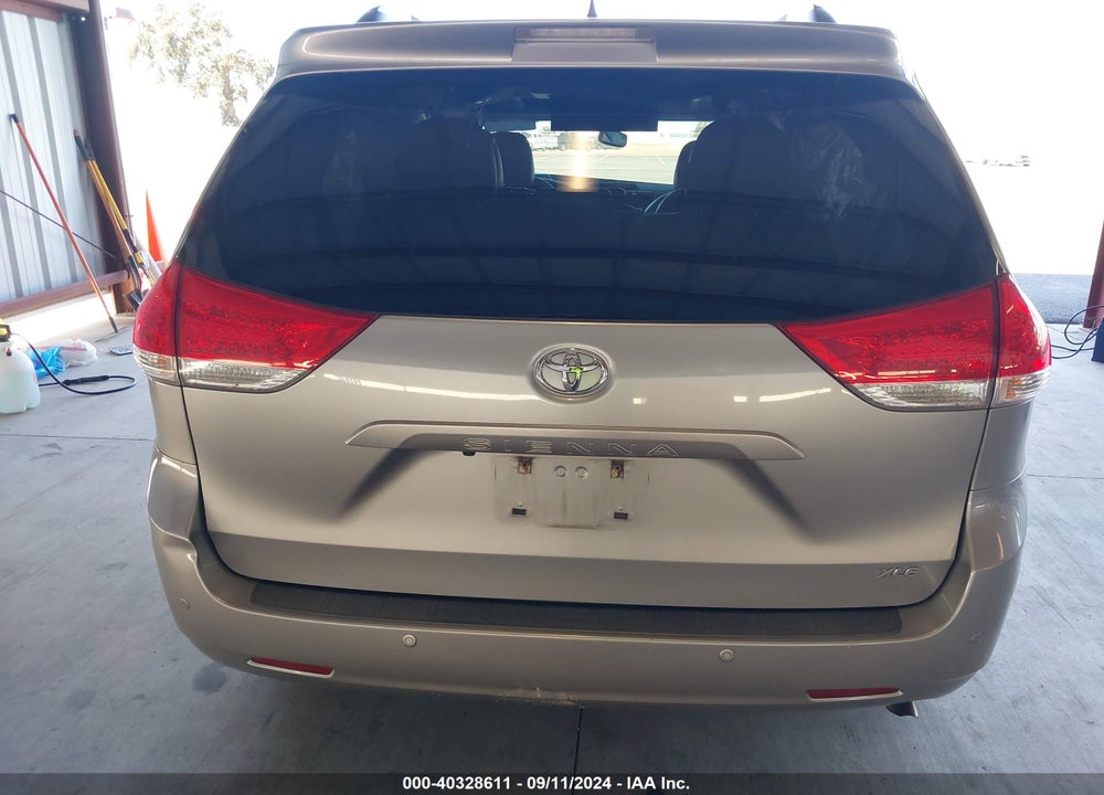 2014 TOYOTA SIENNA XLE V6 8 PASSENGER VIN: 5TDYK3DC3ES431858
