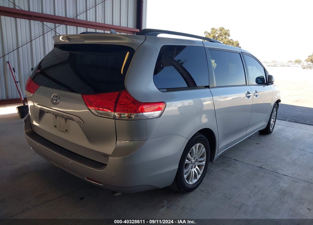 2014 TOYOTA SIENNA XLE V6 8 PASSENGER VIN: 5TDYK3DC3ES431858