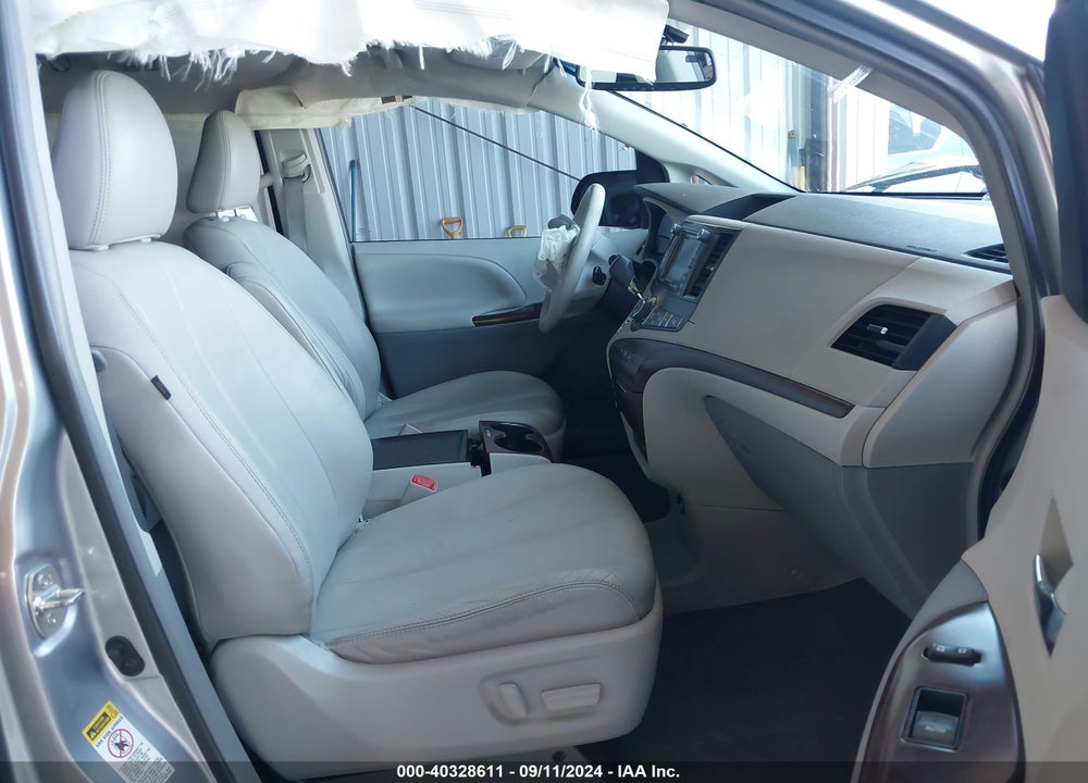 2014 TOYOTA SIENNA XLE V6 8 PASSENGER VIN: 5TDYK3DC3ES431858