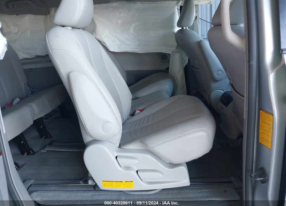 2014 TOYOTA SIENNA XLE V6 8 PASSENGER VIN: 5TDYK3DC3ES431858